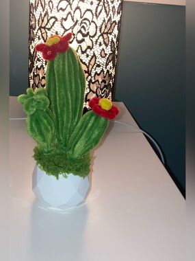 TWIST ART FLORALS CACTUS PLANT HANDMADE NEW